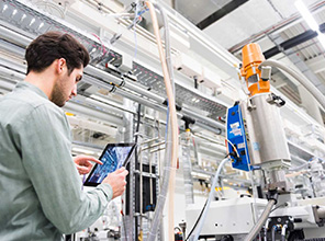 Application of Cellular Router in Intelligent Security and Monitoring